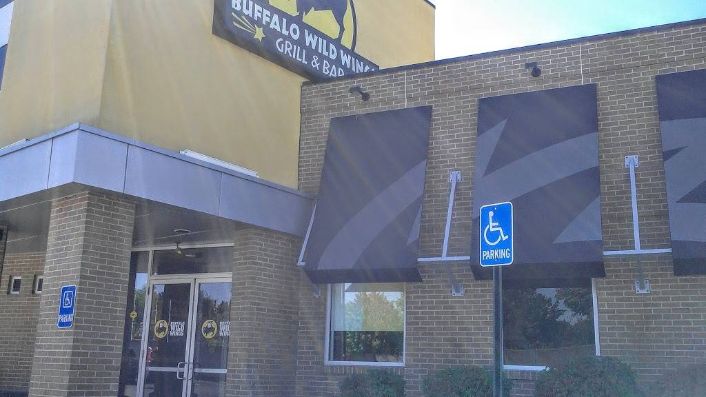 Buffalo Wild Wings | meal takeaway | 216 James L Hart Pkwy Unit 1, Ypsilanti, MI 48197, USA | 7344807410 OR +1 734-480-7410