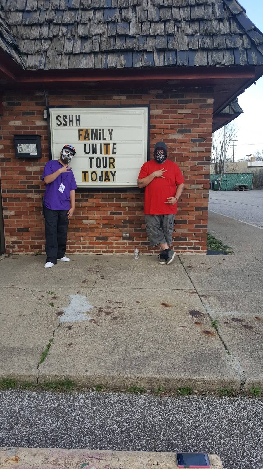 Shadows Bar and Grill | restaurant | 6699 W 130th St, Parma Heights, OH 44130, USA | 2162350654 OR +1 216-235-0654