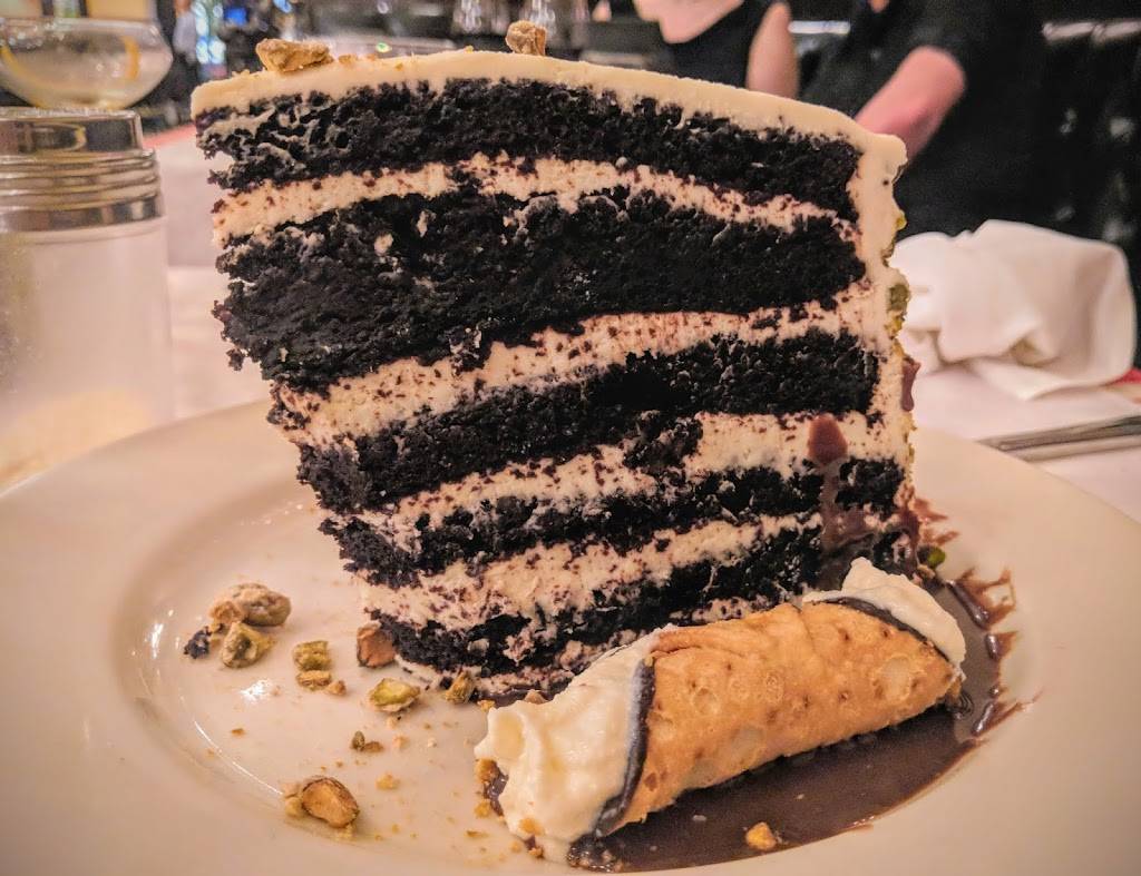 Maggianos Little Italy | restaurant | 2 The Blvd, Richmond Heights, MO 63117, USA | 3148242402 OR +1 314-824-2402