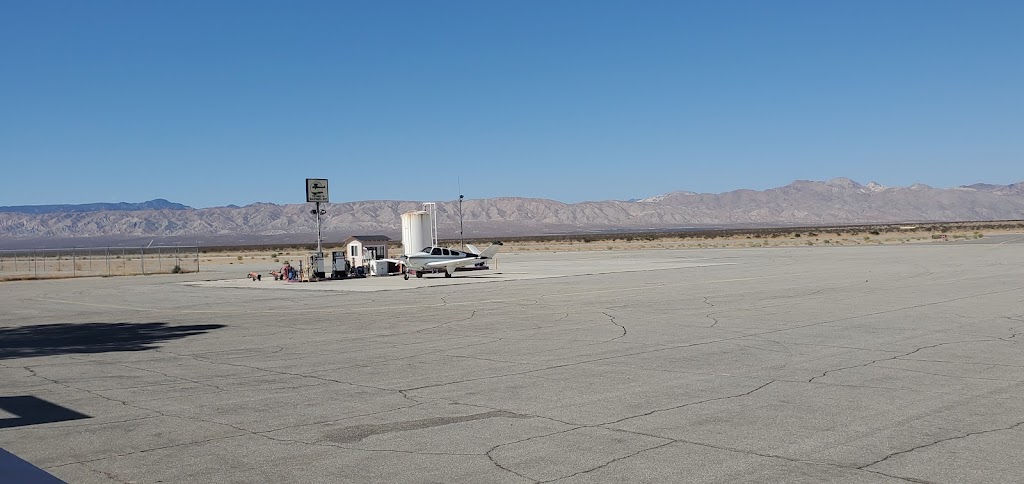 Foxys Landing & Restaurant | restaurant | 22636 Airport Way #10, California City, CA 93505, USA | 7603731555 OR +1 760-373-1555