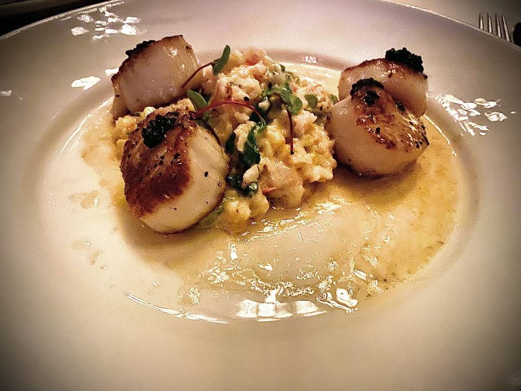 Halls Chophouse Greenville | restaurant | 550 S Main St, Greenville, SC 29601, USA | 8643354200 OR +1 864-335-4200