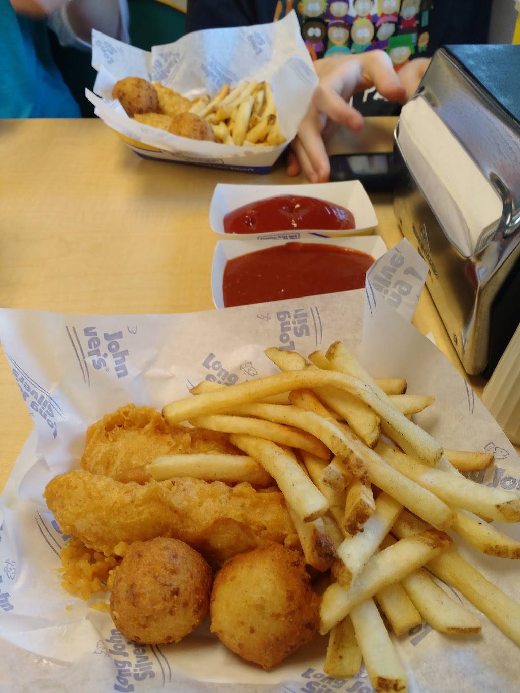 Long John Silvers | restaurant | 2805 Calumet Ave, Valparaiso, IN 46383, USA | 2194647592 OR +1 219-464-7592