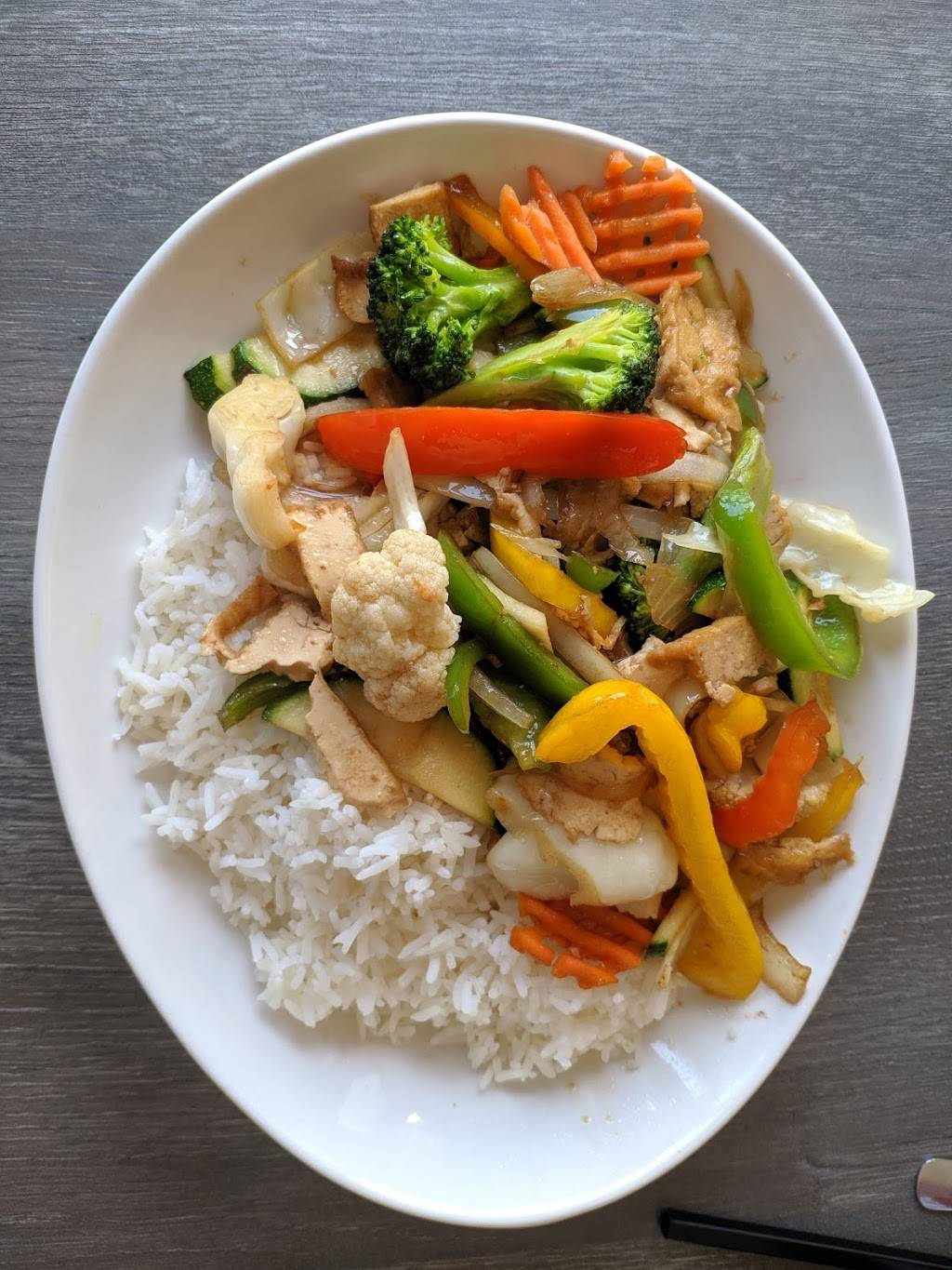 Le Bistro Pho | restaurant | 62 Boulevard Saint-Raymond, Gatineau, QC J8Y 1S1, Canada | 8192057878 OR +1 819-205-7878