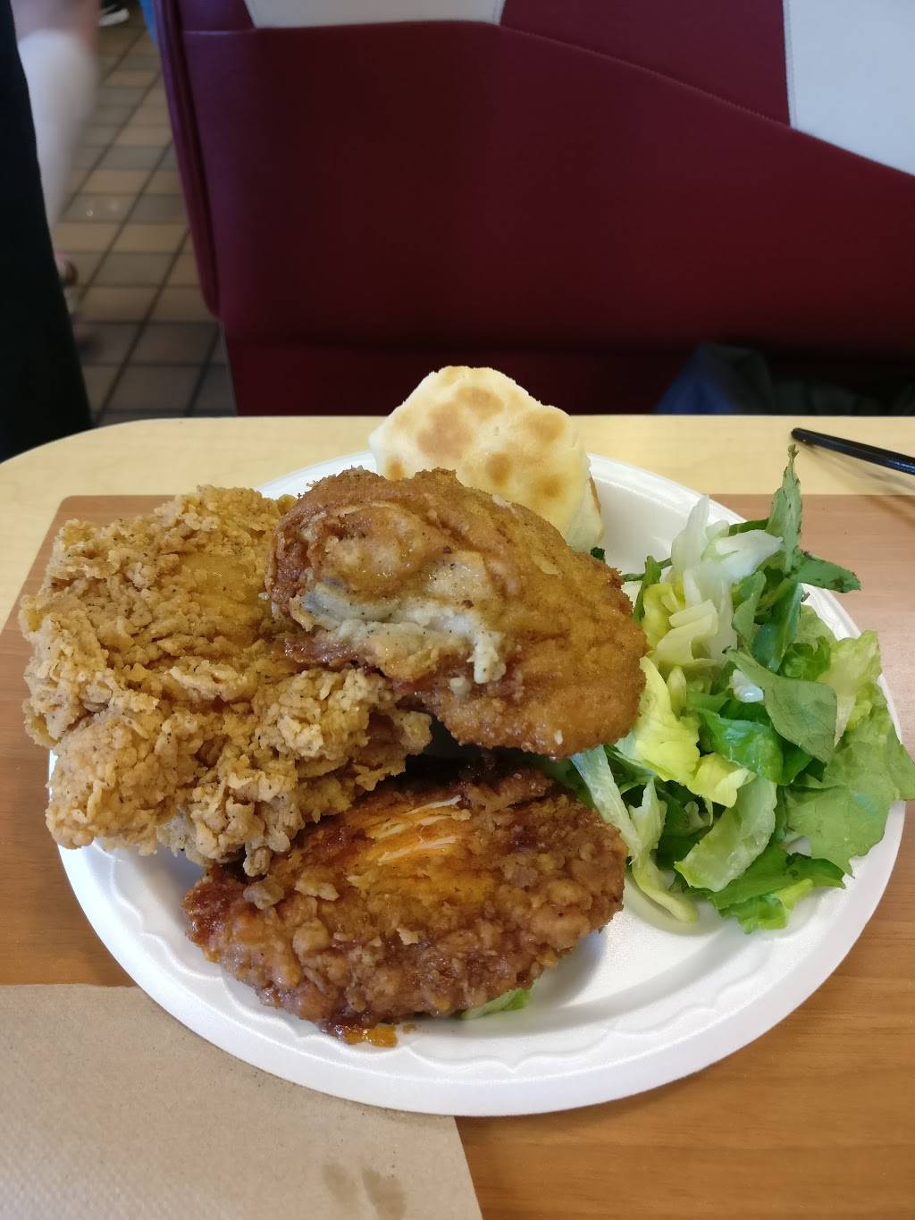 KFC | restaurant | 2087 E Snelling Dr, Roseville, MN 55113, USA | 6516318133 OR +1 651-631-8133