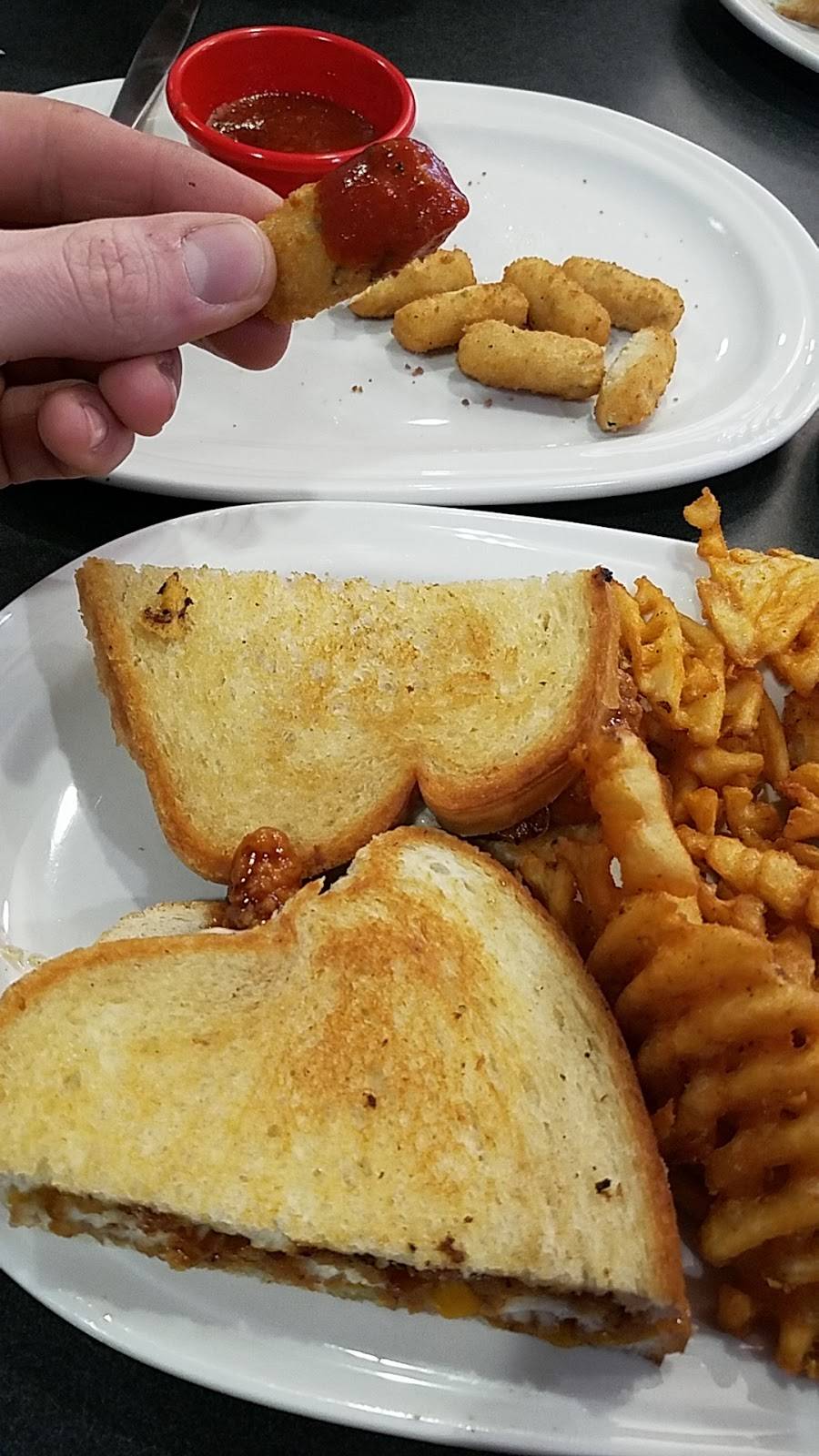 Friendlys | restaurant | 18 Pearson Blvd, Gardner, MA 01440, USA | 9786301821 OR +1 978-630-1821