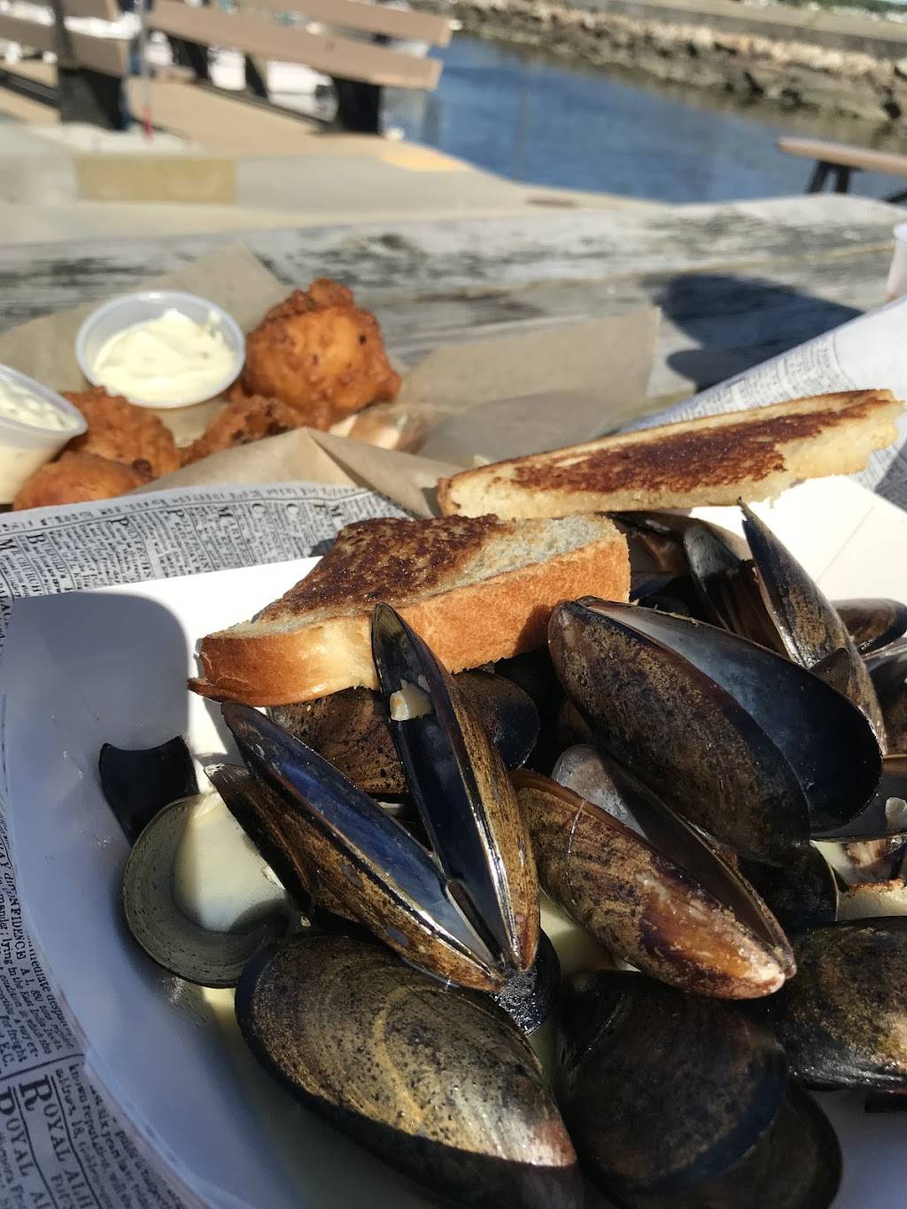 Off the Hook Bar & Grill | restaurant | 56 Goulart Memorial Dr, Fairhaven, MA 02719, USA | 5089930021 OR +1 508-993-0021