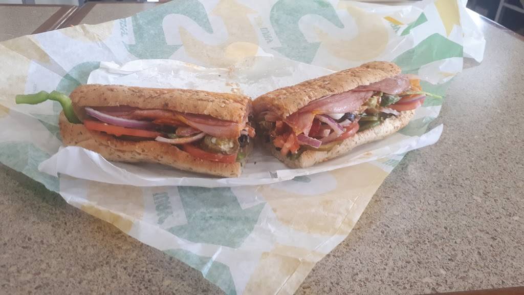Subway | restaurant | Macs Convenience Store, 1320 Walker Rd, Windsor, ON N8Y 4T9, Canada | 5199710143 OR +1 519-971-0143