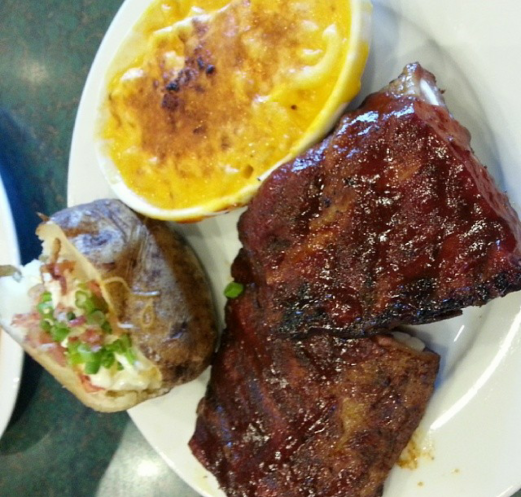 Smokey Bones Bar & Fire Grill | meal takeaway | 3939 Morse Crossing, Columbus, OH 43219, USA | 6144762668 OR +1 614-476-2668