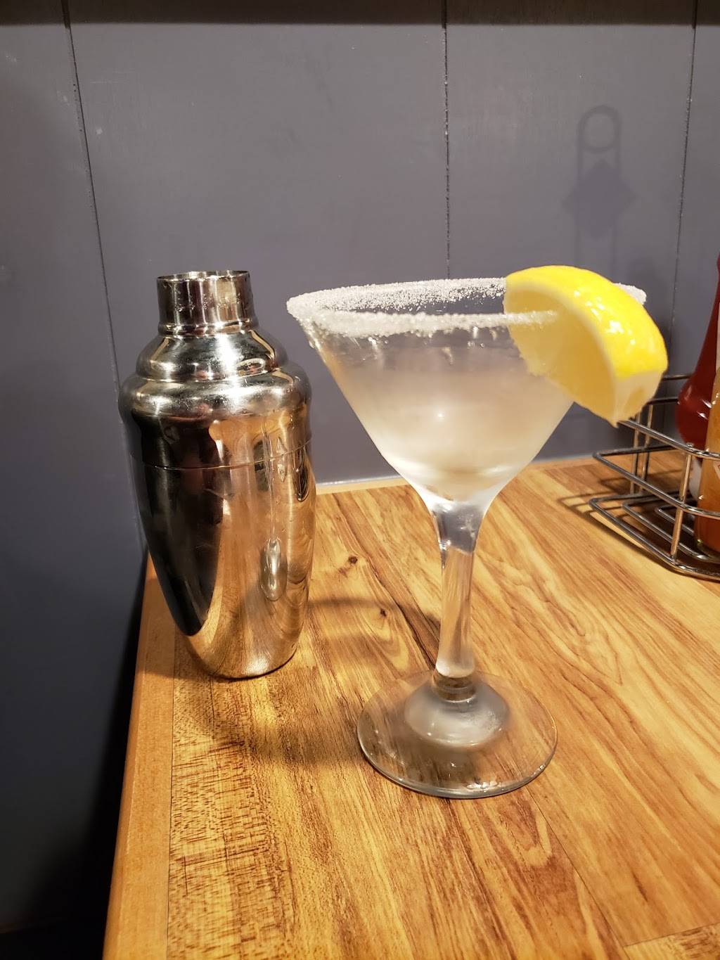 Sewards Folly Bar & Grill | restaurant | 1811 Abbott Rd, Anchorage, AK 99507, USA | 9072221218 OR +1 907-222-1218