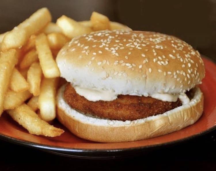 C & B Maddox Famous Chicken | restaurant | 698 Main St, Layton, UT 84041, USA | 8014443118 OR +1 801-444-3118