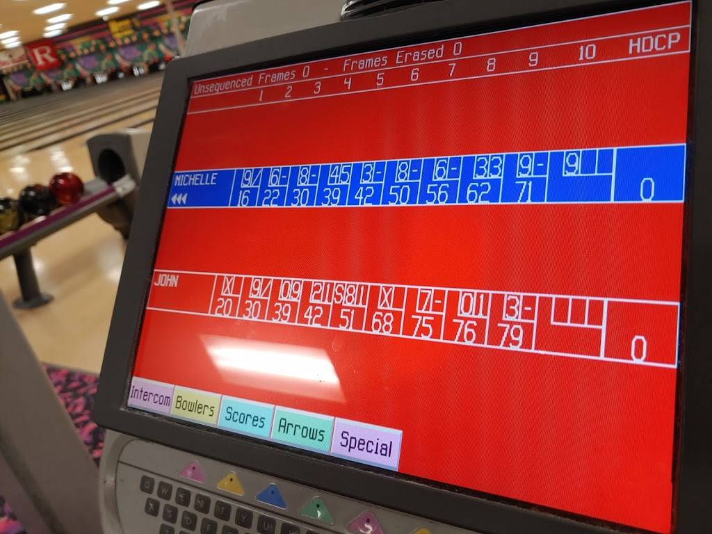 Strikers Entertainment | restaurant | 30971 Armada Ridge Rd, Richmond, MI 48062, USA | 5867279292 OR +1 586-727-9292