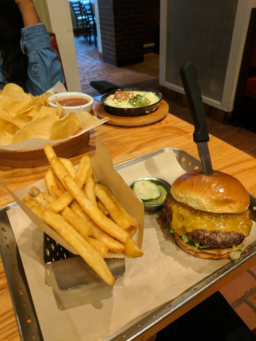 Chilis Grill & Bar | restaurant | 1650 N University Dr, Coral Springs, FL 33071, USA | 9543416604 OR +1 954-341-6604