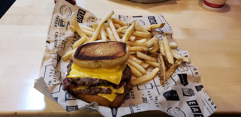 Wayback Burgers | restaurant | 22000 Ford Rd, Dearborn Heights, MI 48127, USA | 3133952931 OR +1 313-395-2931