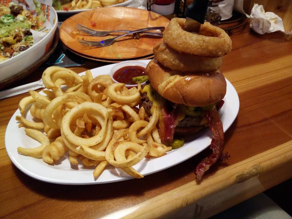 Hooters | meal takeaway | 3625 Gateway Ln, Naples, FL 34109, USA | 2395139964 OR +1 239-513-9964