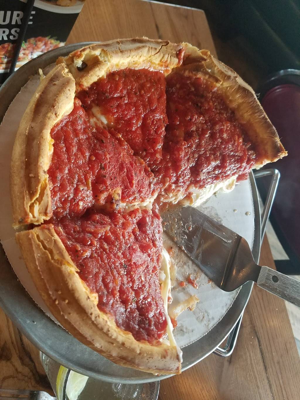 Giordanos | restaurant | 2075 Ridge Rd, Minooka, IL 60447, USA | 8155211222 OR +1 815-521-1222