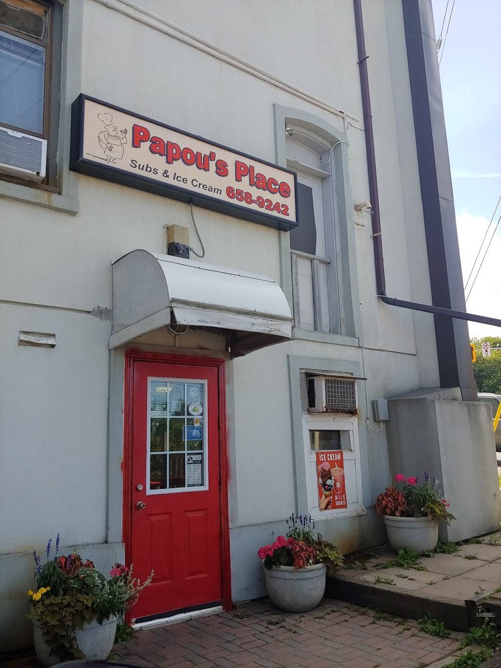 Papous Place | restaurant | 3 Queen St E, Cambridge, ON N3C 2A7, Canada | 5196589242 OR +1 519-658-9242