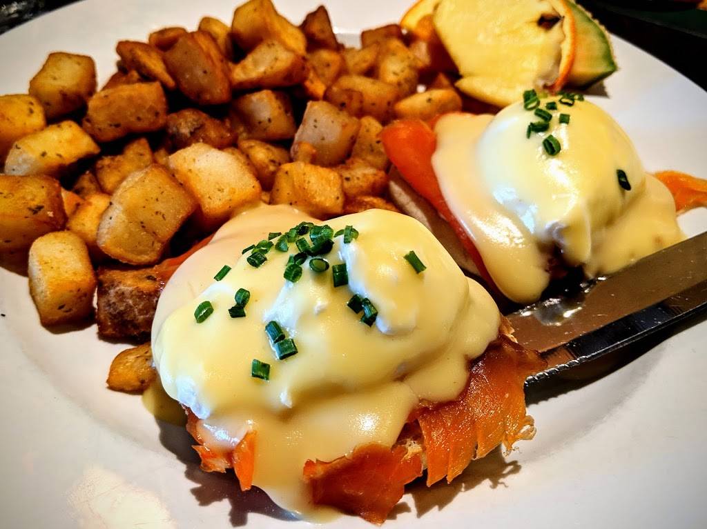 St. Jamess Gate Toronto | restaurant | 5140 Dundas St W, Etobicoke, ON M9A 1C2, Canada | 6473505140 OR +1 647-350-5140