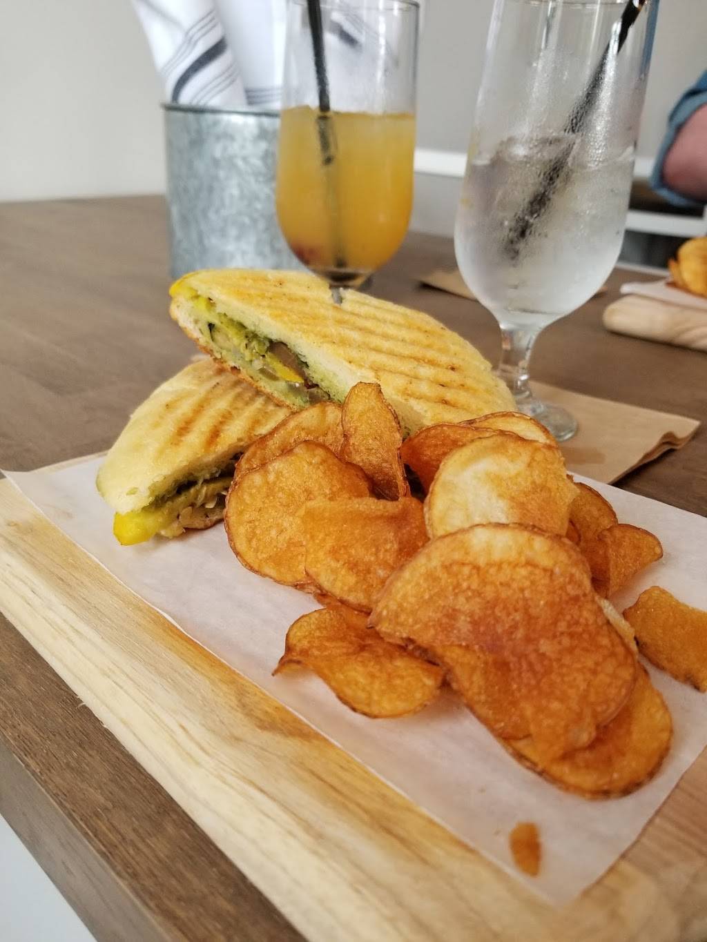 Effinghams Coal Fired Pizza and Taphouse | restaurant | 202 High St, Farmville, VA 23901, USA | 4346581400 OR +1 434-658-1400