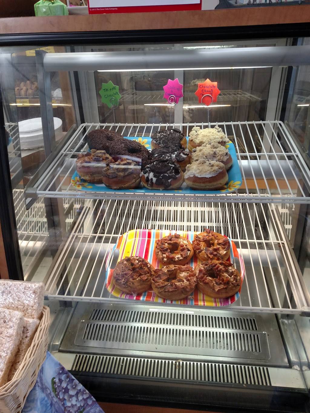 Beach Donut Shop | bakery | 344 E Main St, Clinton, CT 06413, USA | 8606645058 OR +1 860-664-5058