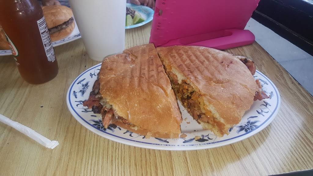 La Casita Chilanga | restaurant | 2928 Middlefield Rd, Redwood City, CA 94063, USA | 6505680351 OR +1 650-568-0351