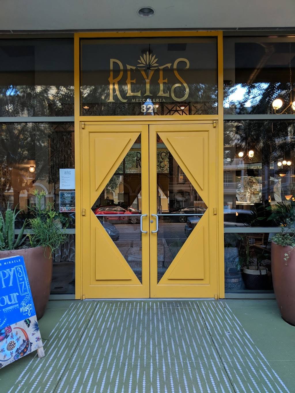 Reyes Mezcaleria | restaurant | 821 N Orange Ave, Orlando, FL 32801, USA | 4078689007 OR +1 407-868-9007