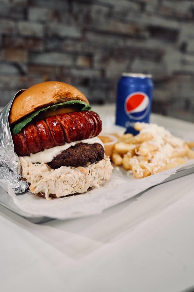 La Bumanguesa Burger Colombian Food | restaurant | 6752 W Flagler St, Miami, FL 33144, USA | 9545205731 OR +1 954-520-5731