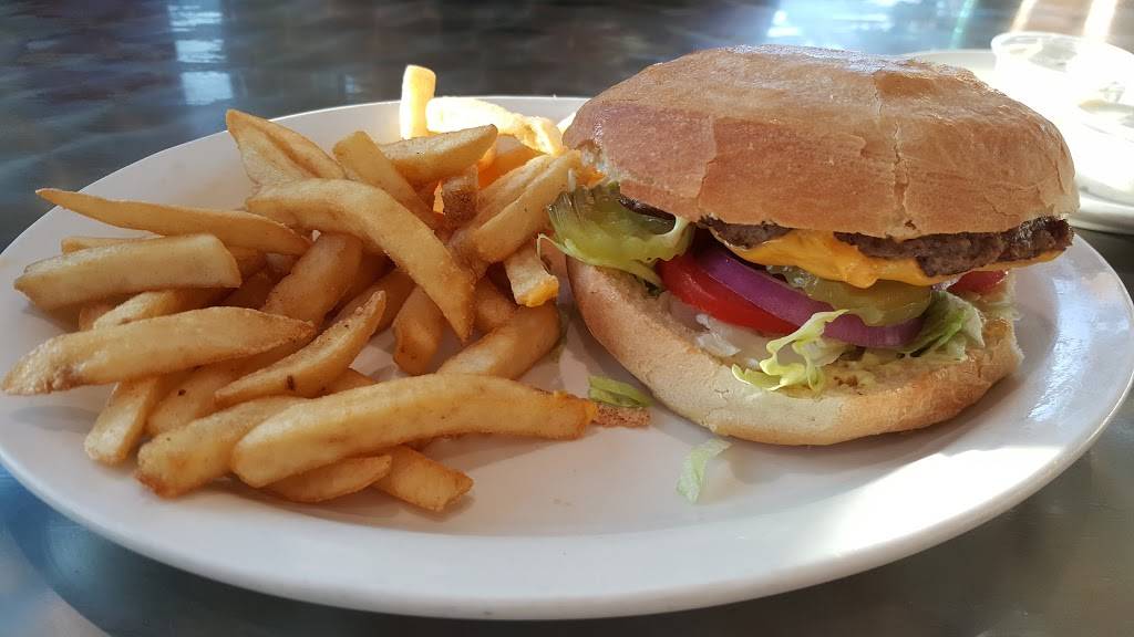 Chubbys Diner | restaurant | 3900 S Mooney Blvd, Visalia, CA 93277, USA | 5596352828 OR +1 559-635-2828