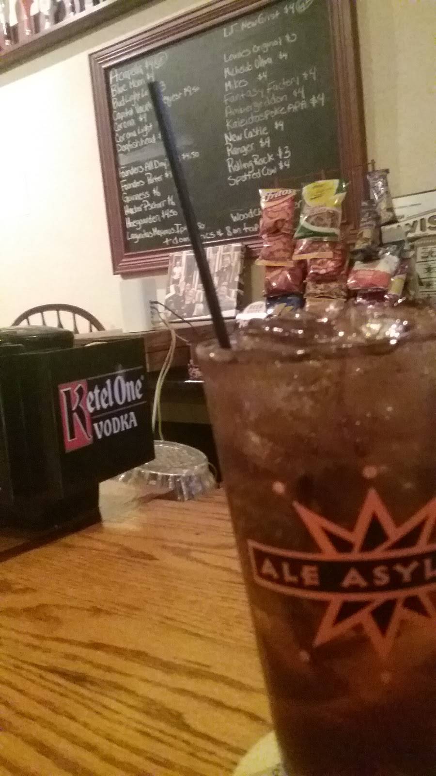 Jury Room Bar & Grill | restaurant | 20 S Wisconsin St, Elkhorn, WI 53121, USA | 2627238021 OR +1 262-723-8021