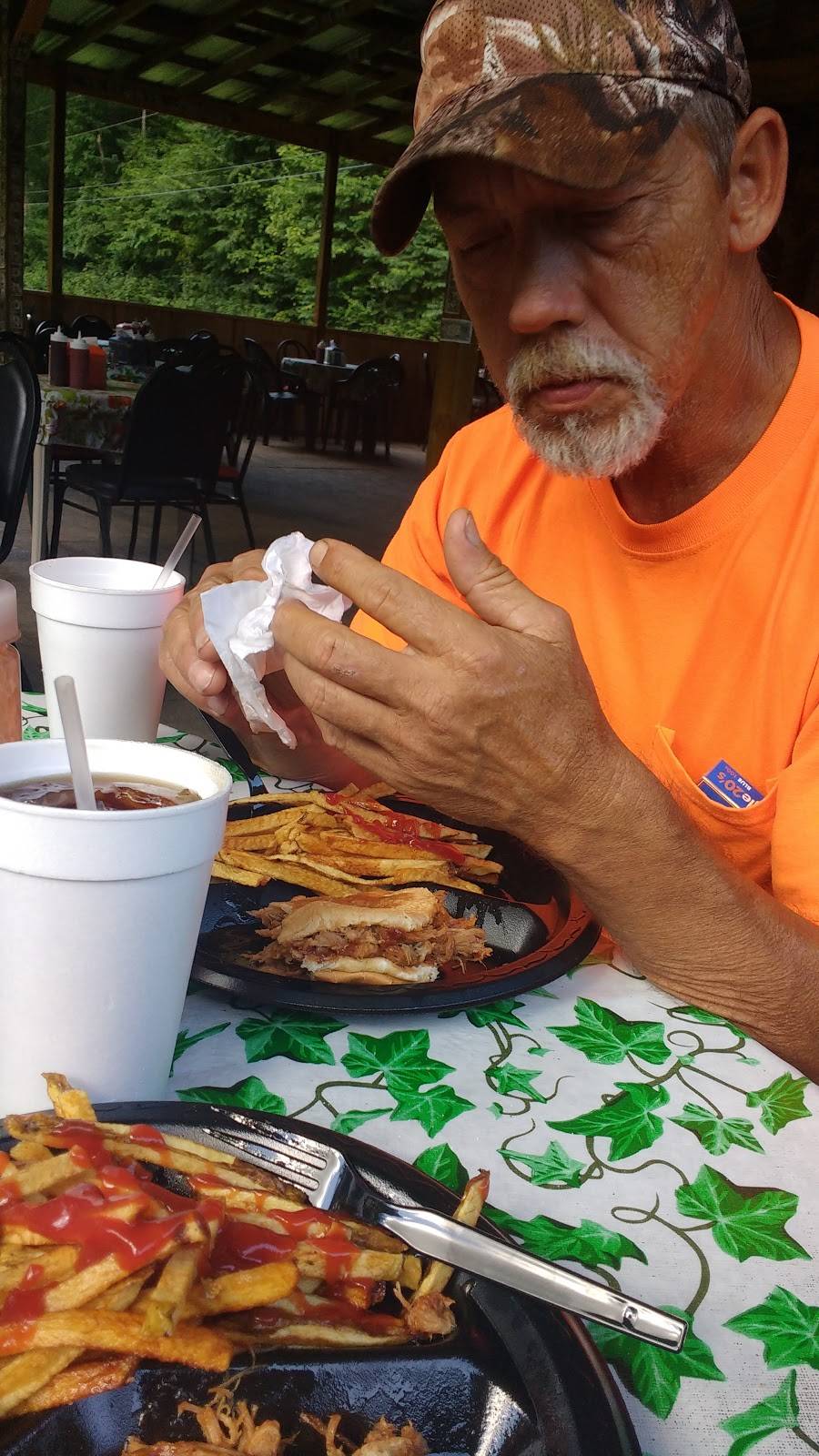 Heavys Barbeque | restaurant | 125 Benfield Ln, Harrogate, TN 37752, USA | 4238010602 OR +1 423-801-0602