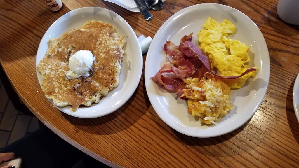 Cracker Barrel Old Country Store | restaurant | 50 Ken Hayes Dr, Bourbonnais, IL 60914, USA | 8159366022 OR +1 815-936-6022