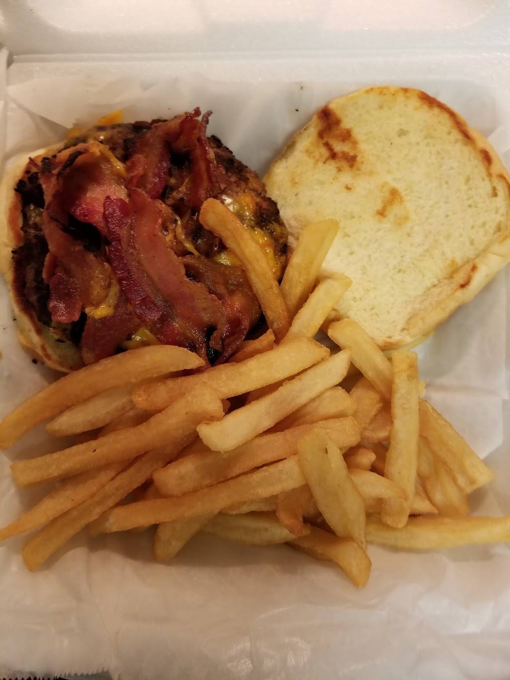 Codys Original Roadhouse | restaurant | 2890 W Bay Dr, Belleair Bluffs, FL 33770, USA | 7275848473 OR +1 727-584-8473