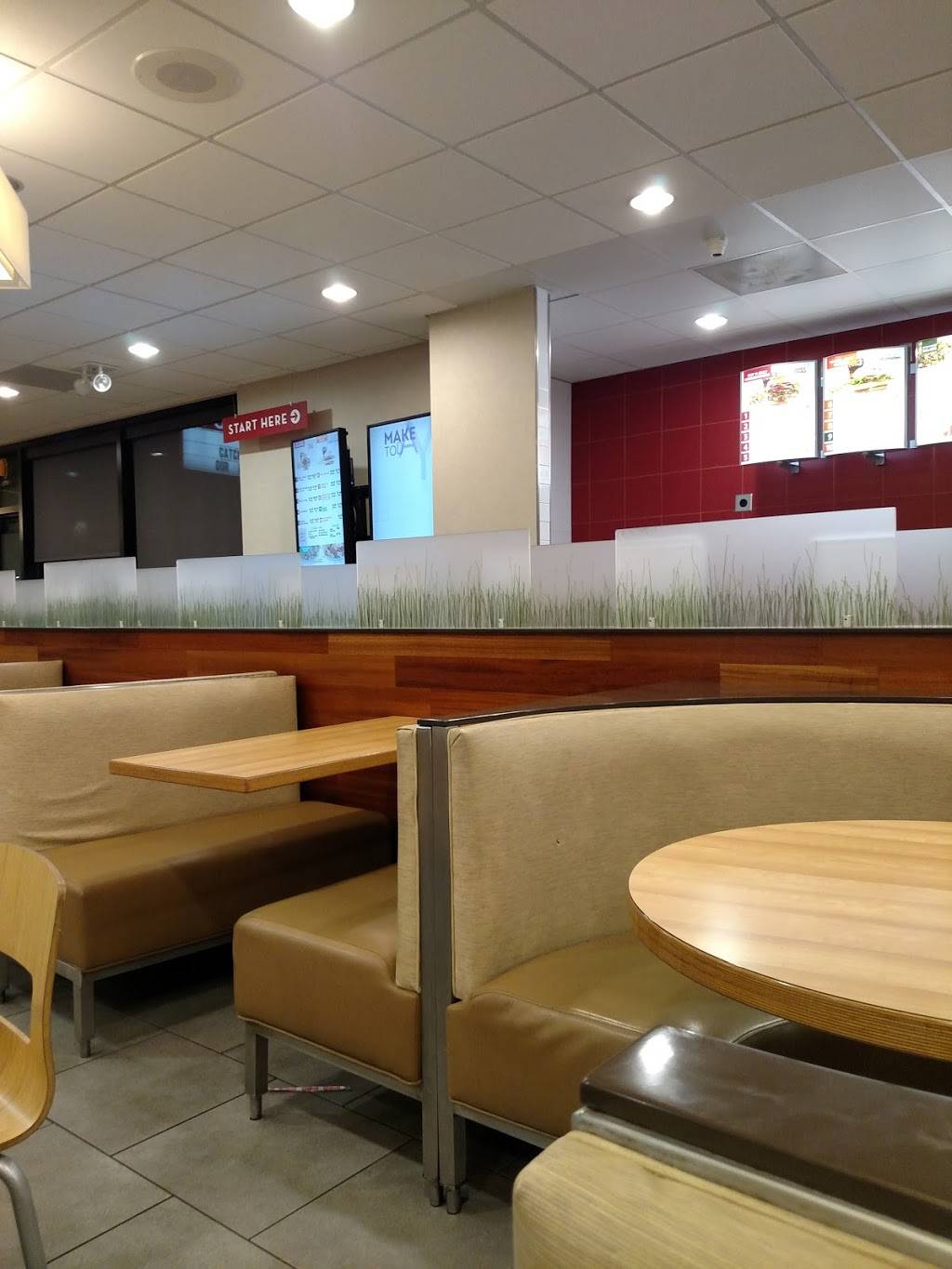 Wendys | restaurant | 1820 SW Wanamaker Rd, Topeka, KS 66604, USA | 7852719097 OR +1 785-271-9097