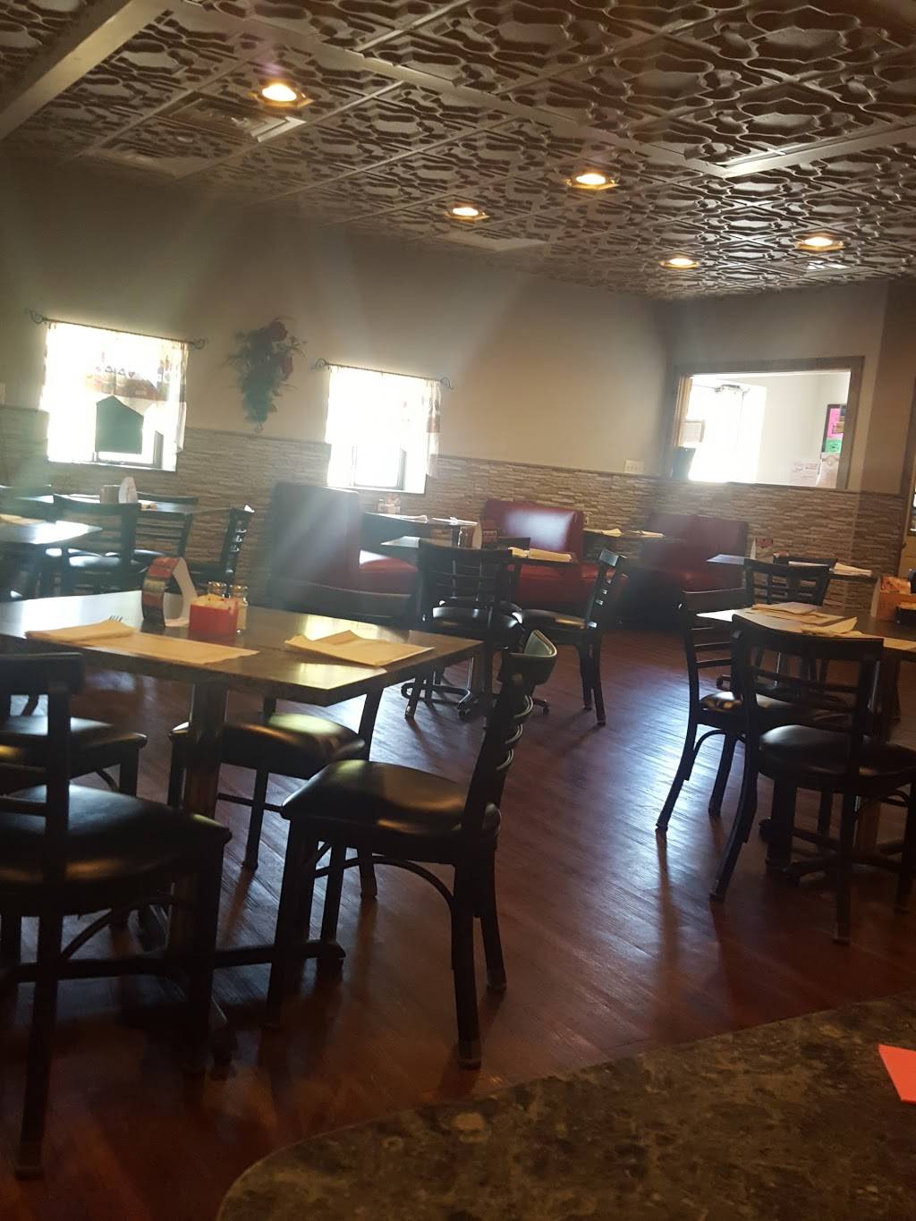 Angelos Restaurant & Pizza | restaurant | 400 E Dakota St, Spring Valley, IL 61362, USA | 8156642622 OR +1 815-664-2622