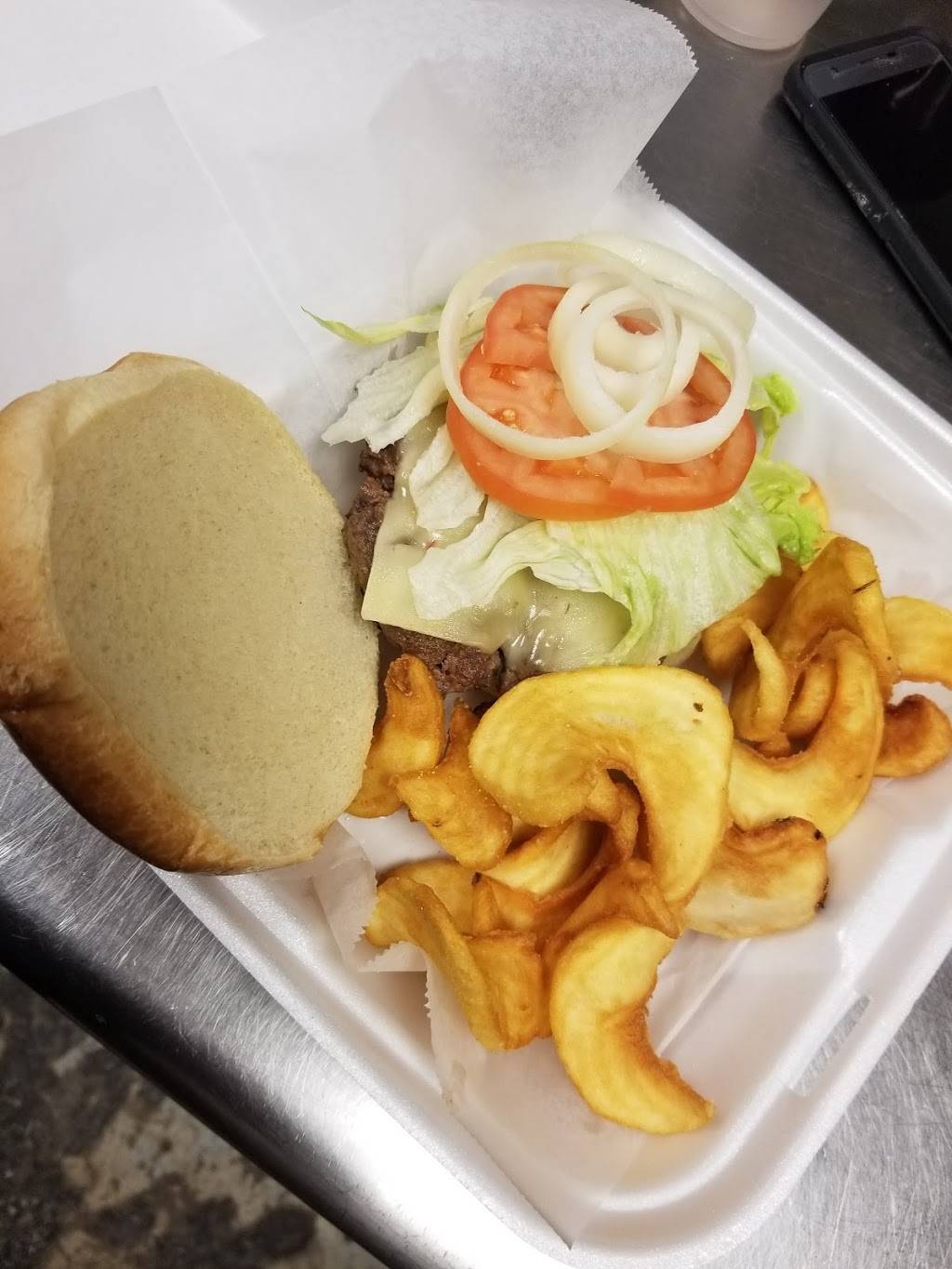 Jukebox Bar & Grill | restaurant | 3741 US-17, Richmond Hill, GA 31324, USA | 9127566997 OR +1 912-756-6997