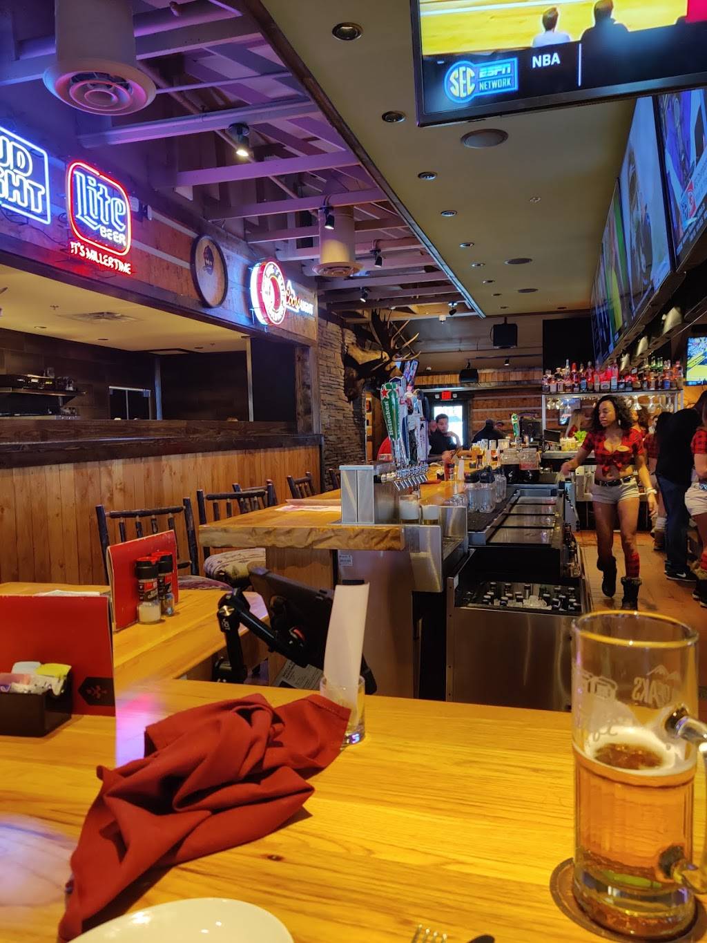 Twin Peaks Restaurant | restaurant | 1207 S Interstate 35, San Marcos, TX 78666, USA | 5126677759 OR +1 512-667-7759