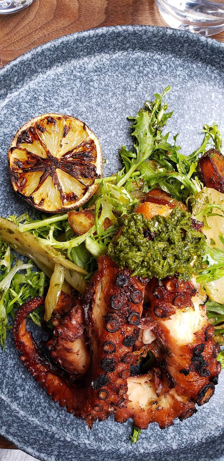 Makro Pêcheries | restaurant | 1726 Rue Notre-Dame Ouest, Montréal, QC H3J 1M3, Canada | 5143796002 OR +1 514-379-6002