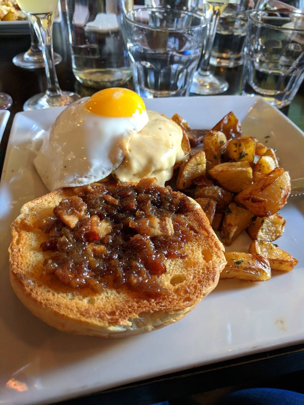 CRĪO | restaurant | 2506 N Clybourn Ave, Chicago, IL 60614, USA | 7735252100 OR +1 773-525-2100