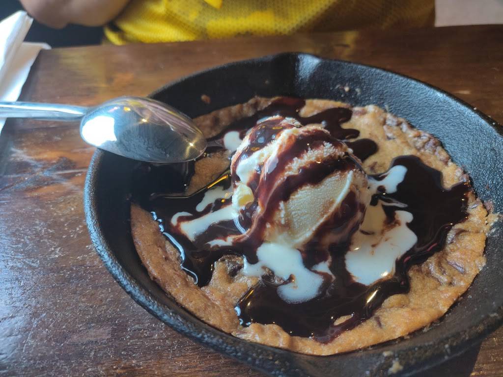 Froggys grub and pub | restaurant | 2902 N Navarro St, Victoria, TX 77901, USA | 3615797256 OR +1 361-579-7256