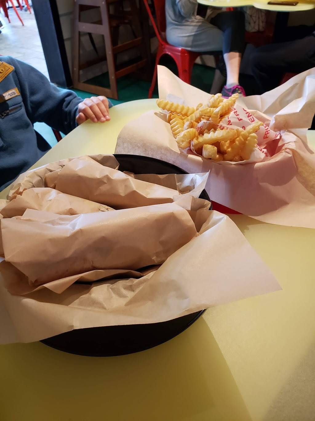 The Dog House | restaurant | 327 E Arlington Blvd, Greenville, NC 27858, USA | 2523213656 OR +1 252-321-3656