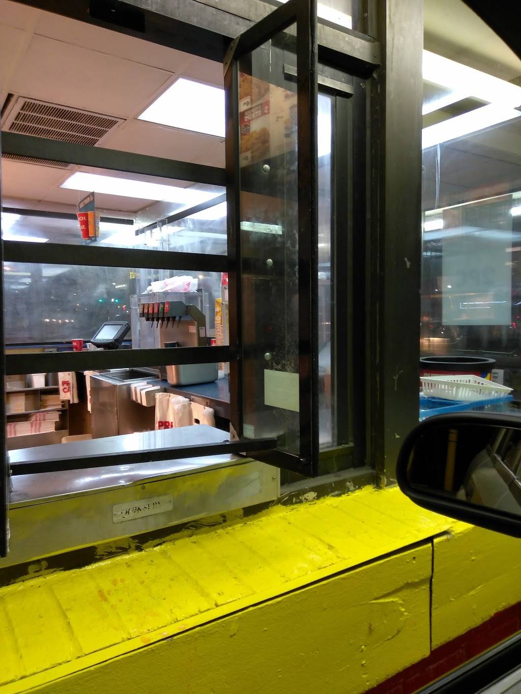 Churchs Chicken | restaurant | 18138 W Seven Mile Rd, Detroit, MI 48219, USA | 3135381440 OR +1 313-538-1440