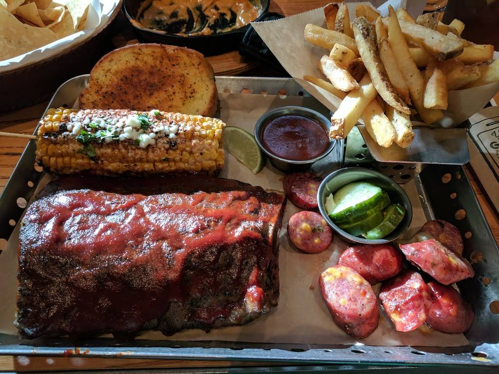 Chilis Grill & Bar | meal takeaway | 940 E Lewis and Clark Pkwy, Clarksville, IN 47129, USA | 8126703000 OR +1 812-670-3000