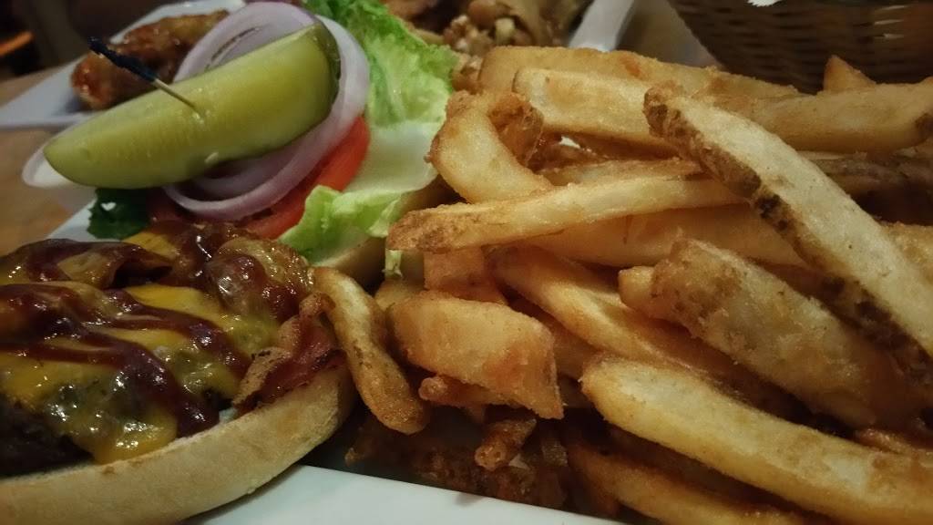 Sneakers Sports Grille | restaurant | 111 Beach Blvd, Jacksonville Beach, FL 32250, USA | 9044821000 OR +1 904-482-1000