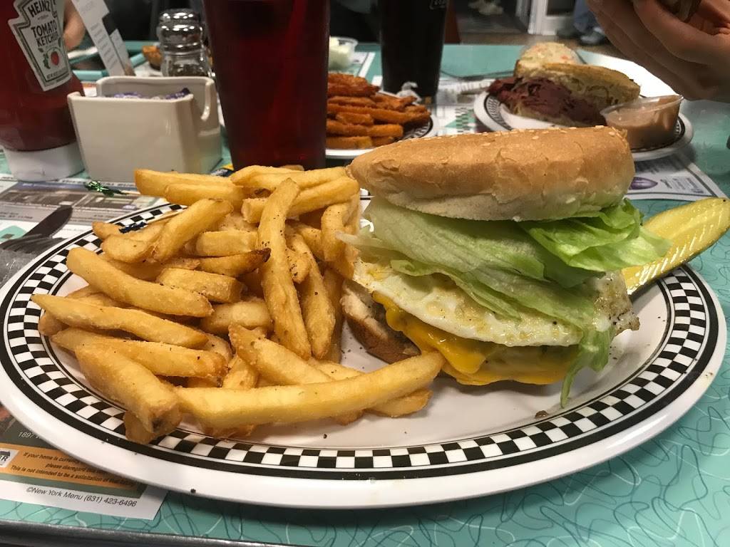 Krischs | restaurant | 11 Central Ave, Massapequa, NY 11758, USA | 5167973149 OR +1 516-797-3149