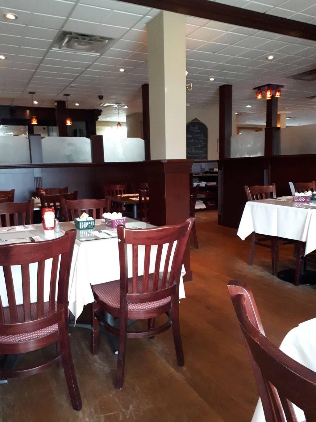 Resto Château St-Césaire | restaurant | 1011-1015 QC-112, Saint-Césaire, QC J0L 1T0, Canada | 4509471300 OR +1 450-947-1300