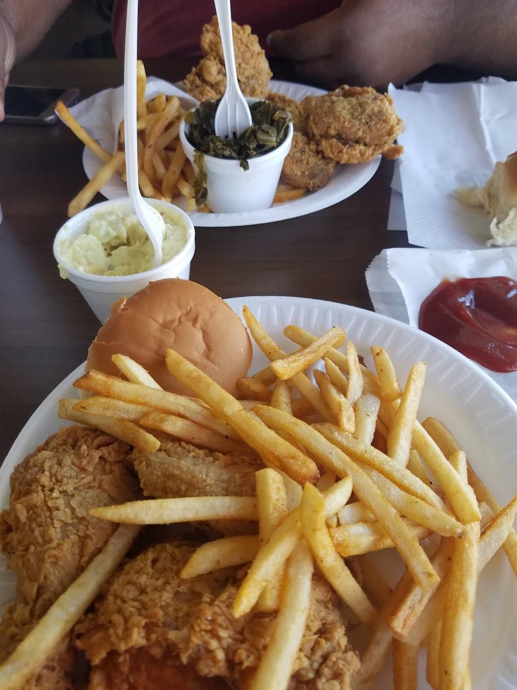 Chatmans Chicken Restaurant | restaurant | 1747 S WW White Rd, San Antonio, TX 78220, USA | 2103590245 OR +1 210-359-0245