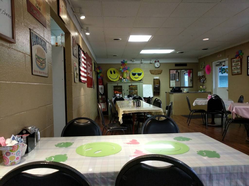 Moms Diner | restaurant | 105 Mckenzie St, Hudson, MI 49247, USA | 5174488444 OR +1 517-448-8444