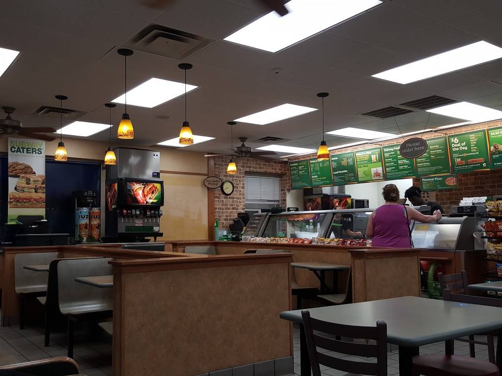 Subway | restaurant | 8717 N Knoxville Ave, Peoria, IL 61615, USA | 3096937827 OR +1 309-693-7827