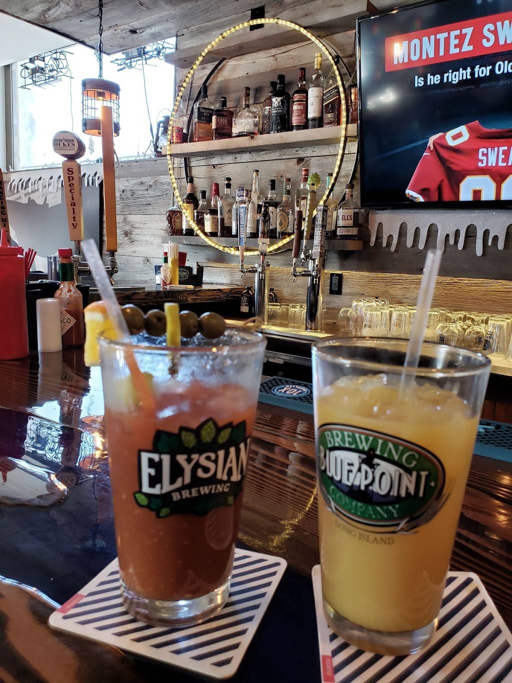 Cool Hand Dukes | restaurant | 30 Railroad St, New Milford, CT 06776, USA | 8607995400 OR +1 860-799-5400