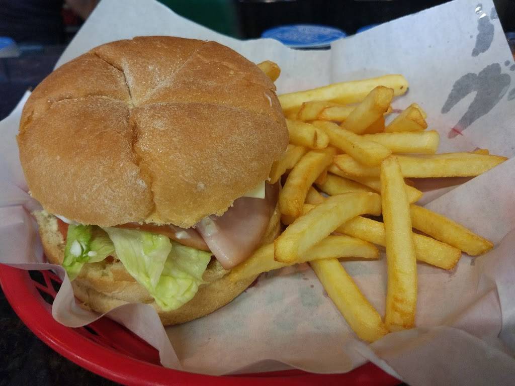 Dolly Shakers Bar & Grill | restaurant | 38 E Hollis St, Nashua, NH 03060, USA | 6034024179 OR +1 603-402-4179