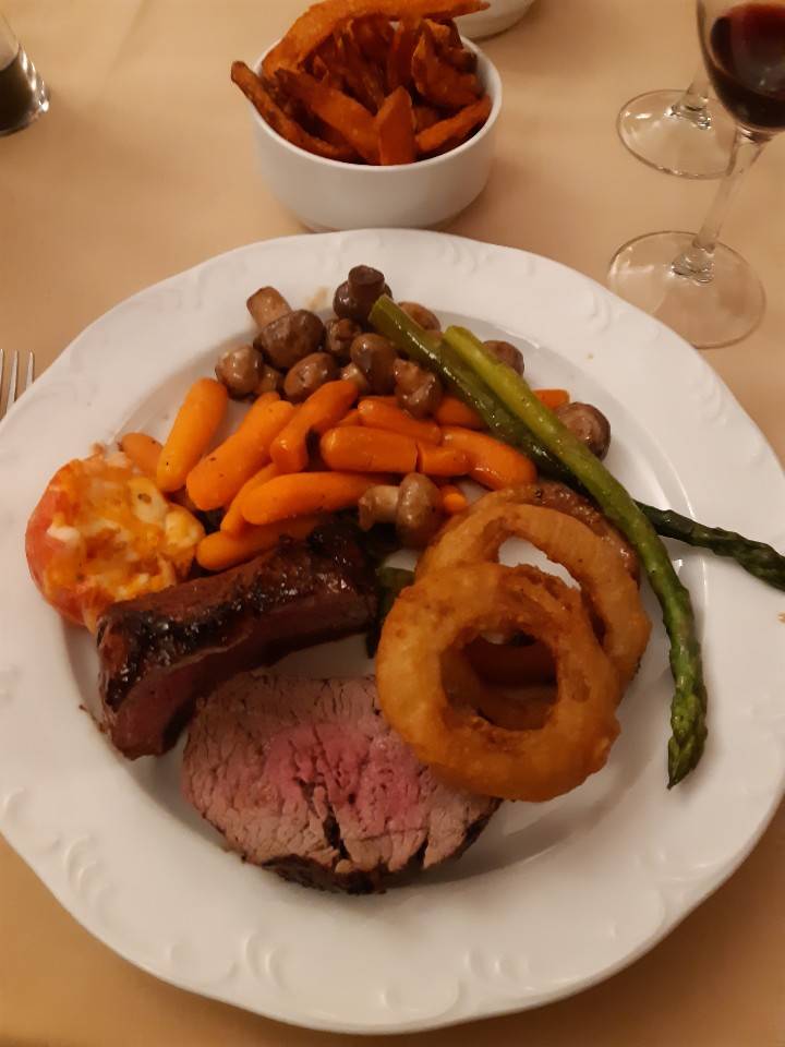 Golfs Steak House & Seafood | restaurant | 598 Lancaster St W, Kitchener, ON N2K 1M3, Canada | 5195794050 OR +1 519-579-4050